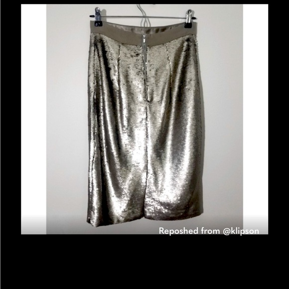 Size 0 Banana Republic sequin silver skirt. - Picture 1 of 3